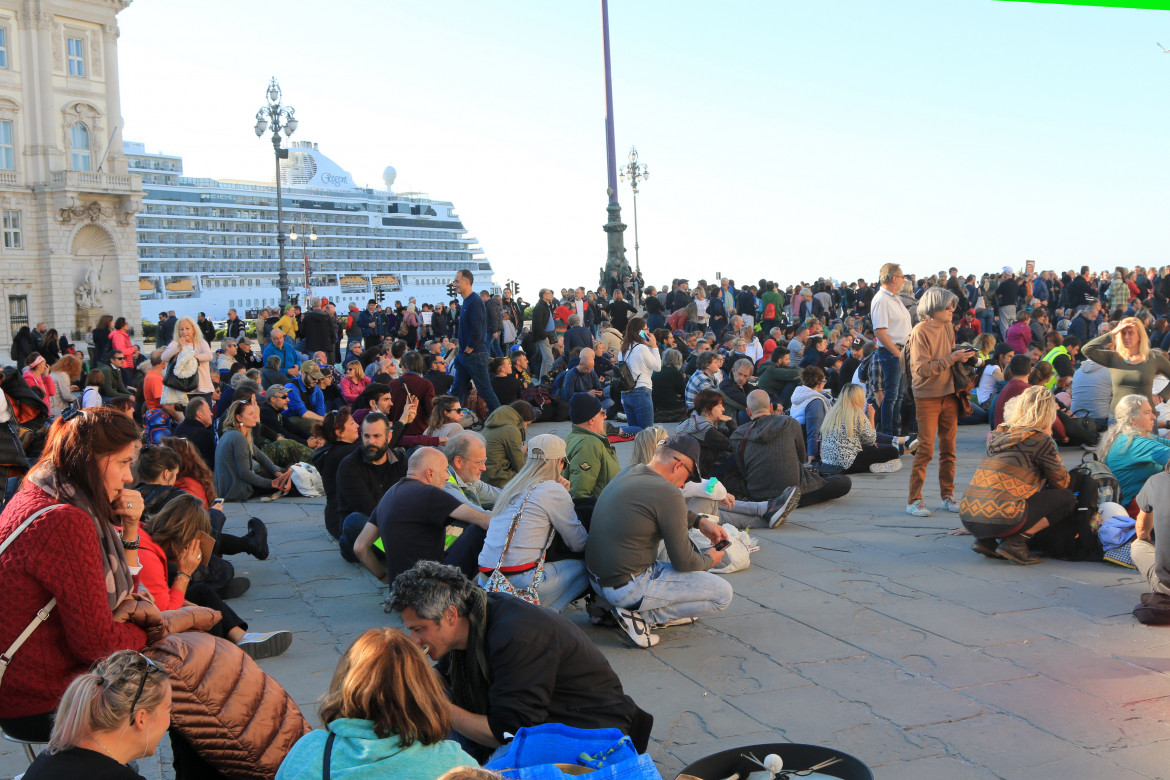 Trieste, piazza Unità proibita. E i pro vax si organizzano