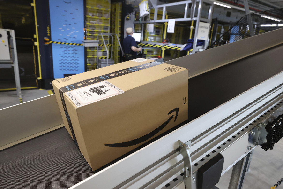 Gli Usa fanno causa a Amazon: «È un monopolio»