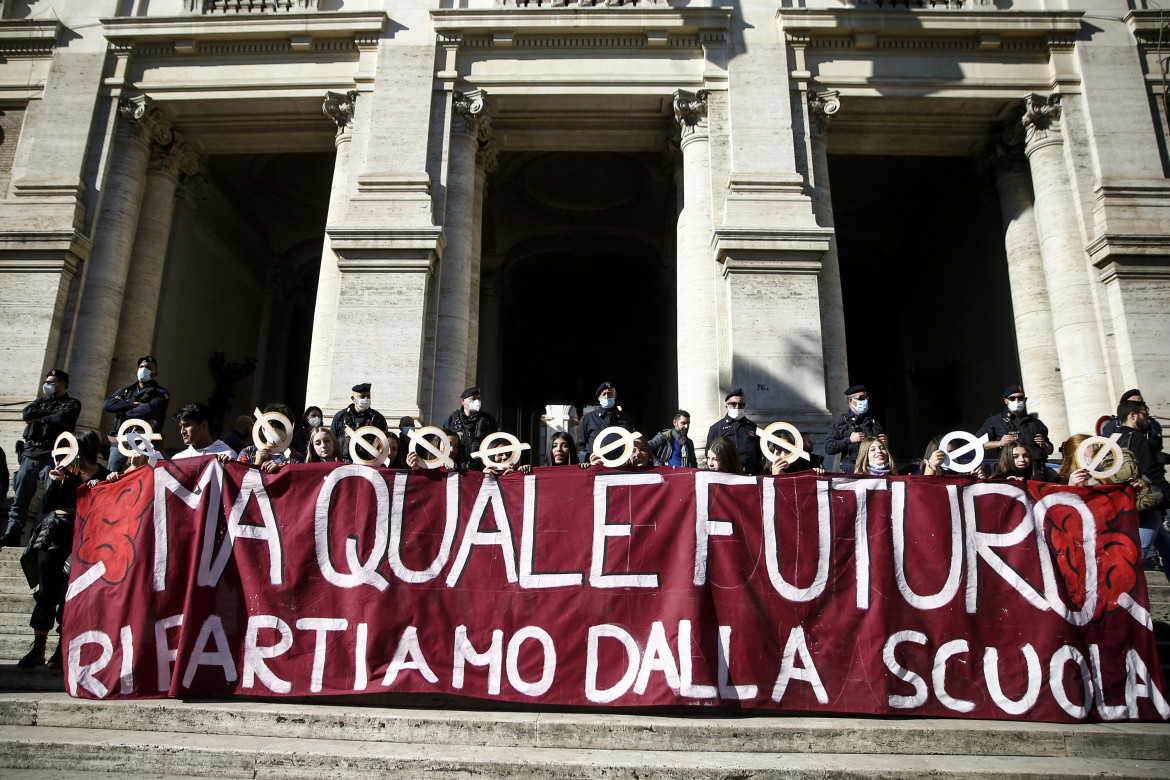 Sciopero generale, la miccia della protesta è stata accesa dalla scuola