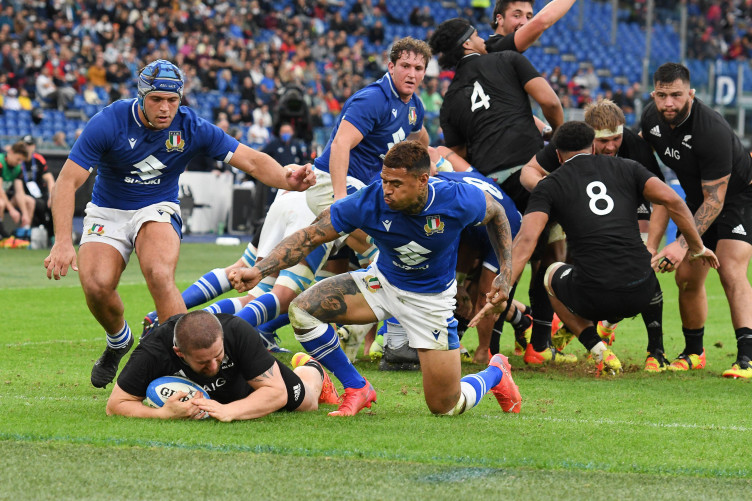 Italia – All Blacks, il fortino resiste mezz’ora