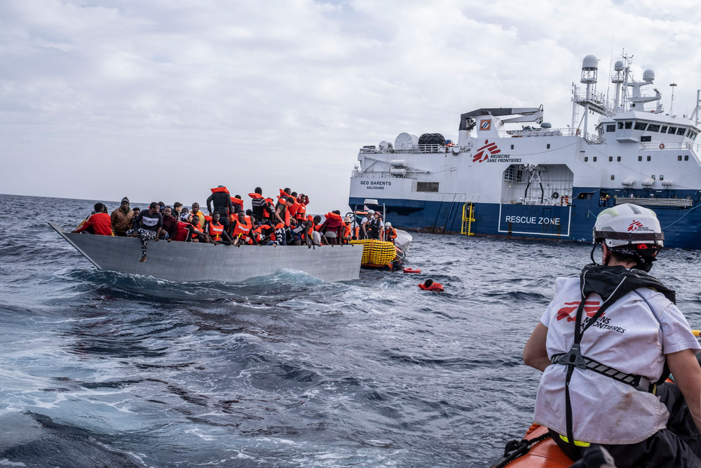 La Geo Barents verso il porto di Messina