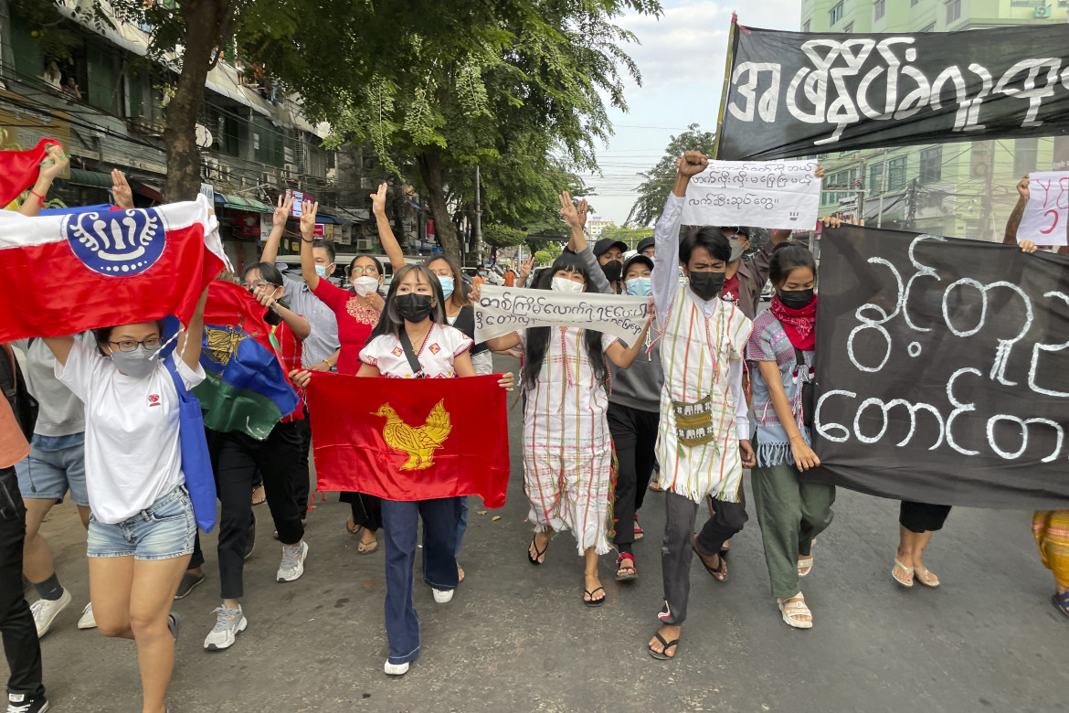 Strage in Myanmar, 40 morti. I golpisti: «Può succedere»