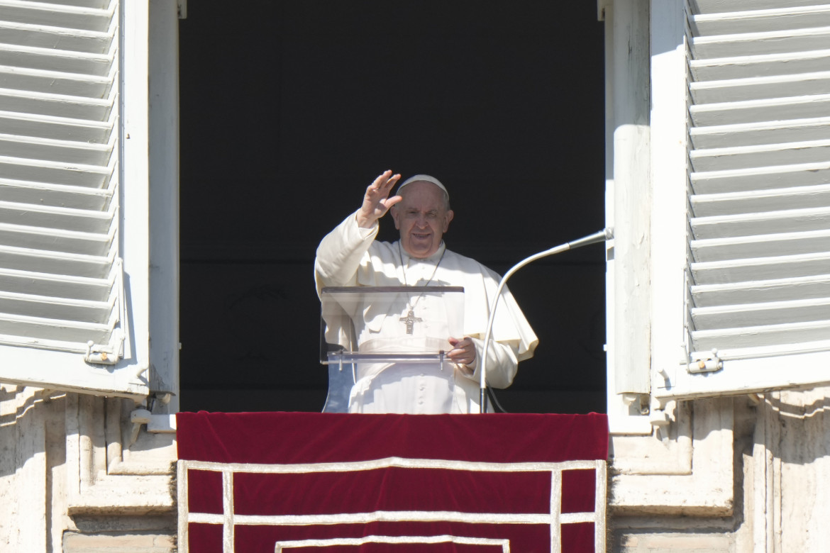 Bergoglio: basta violenze contro le donne