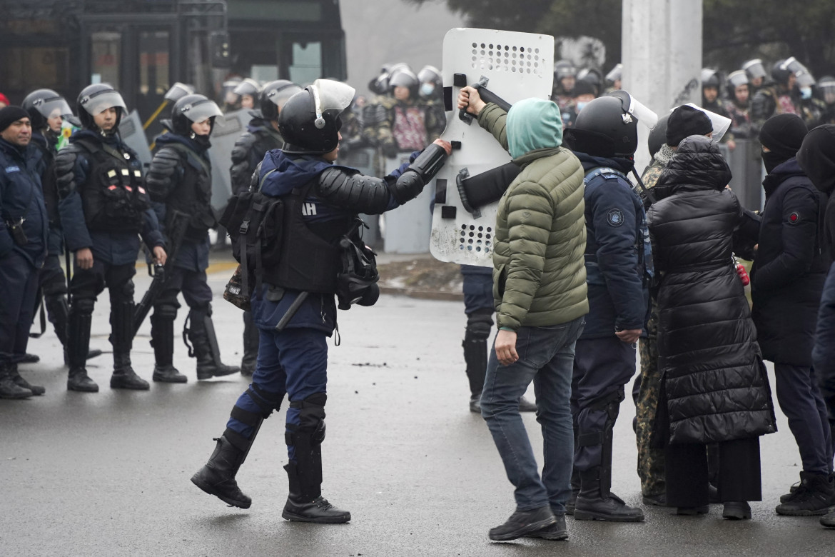 Kazakhstan, decine di morti. Tokayev si prende tutto