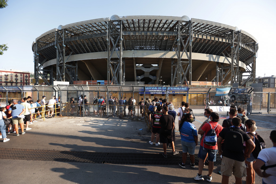 «Stop per due settimane o partite a porte chiuse»