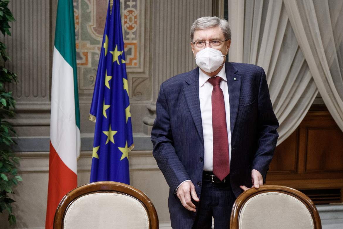 Lo stallo sul sostituto a palazzo Chigi frena l’onda di Draghi verso il Colle