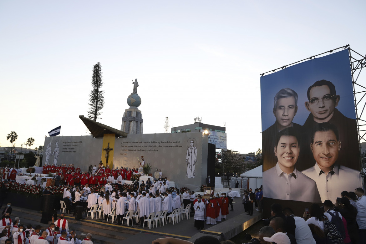 Il gesuita che convertì San Romero