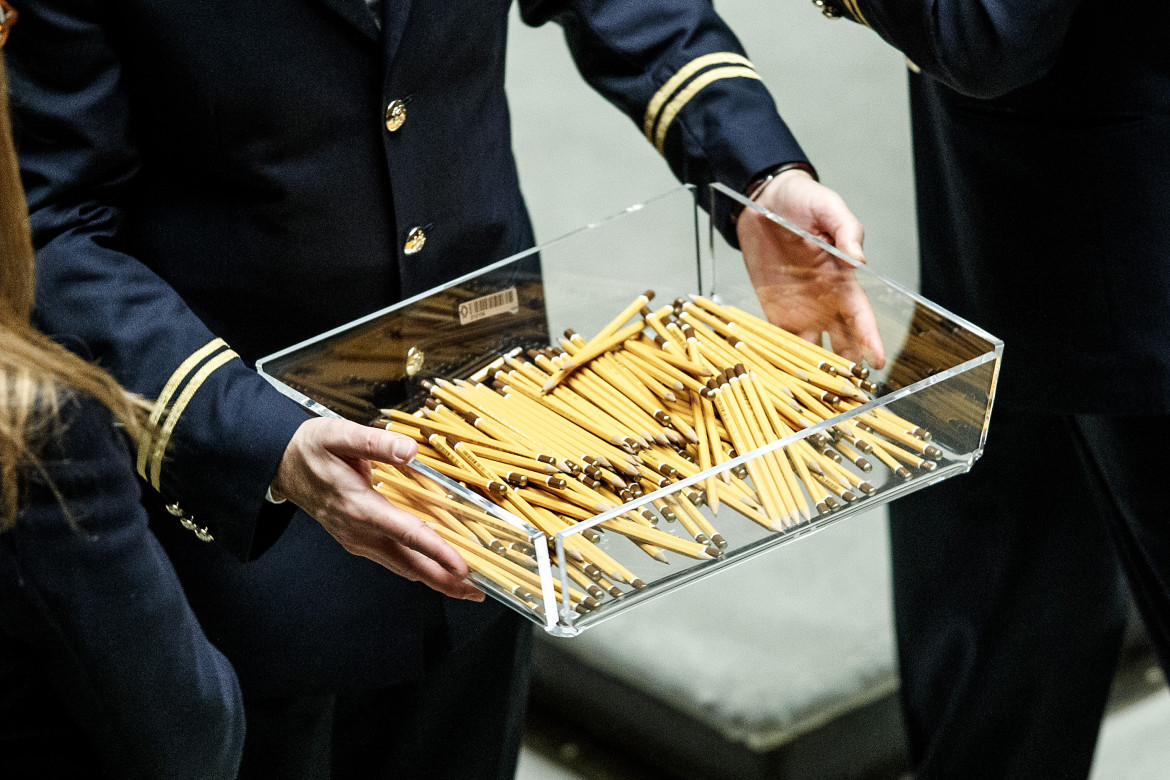 Il Palazzo riempie l’attesa con il record di voti dispersi