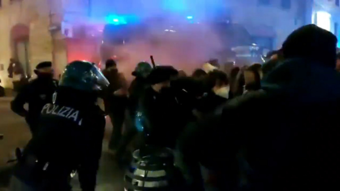 Il giorno dopo le cariche al Pantheon, rabbia e proteste degli studenti