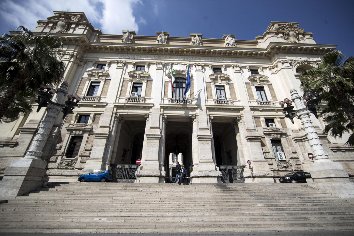 Oggi Flc in piazza: «La scuola così viene umiliata»