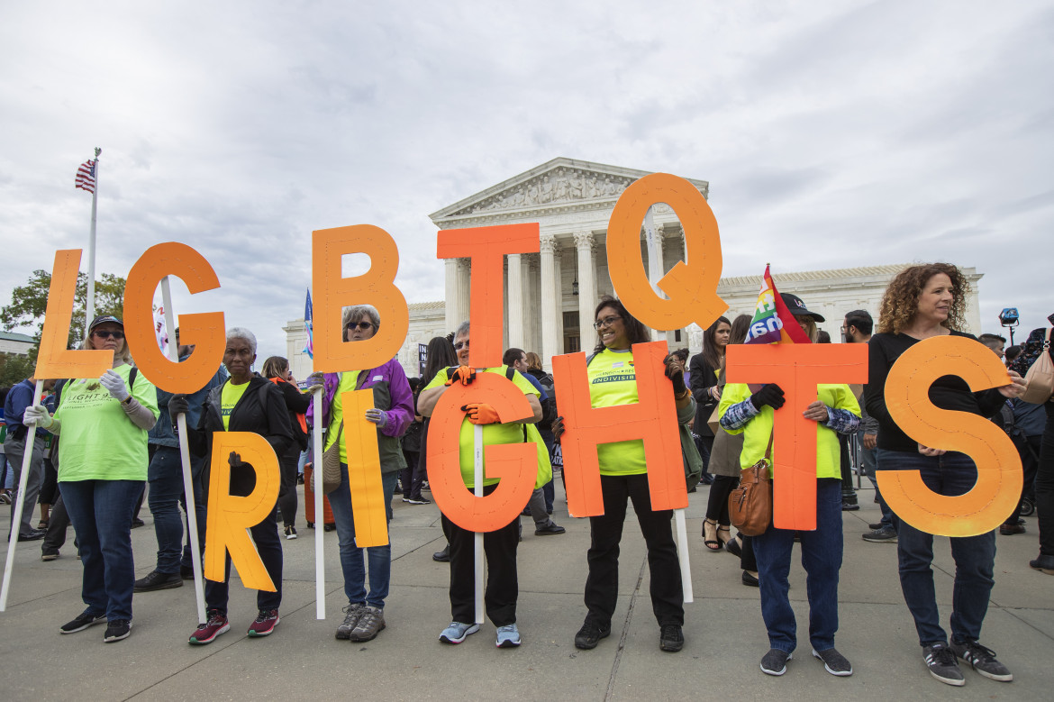 Lavoro, la vita a ostacoli delle persone Lgbt+: una su 5 è offesa o calunniata