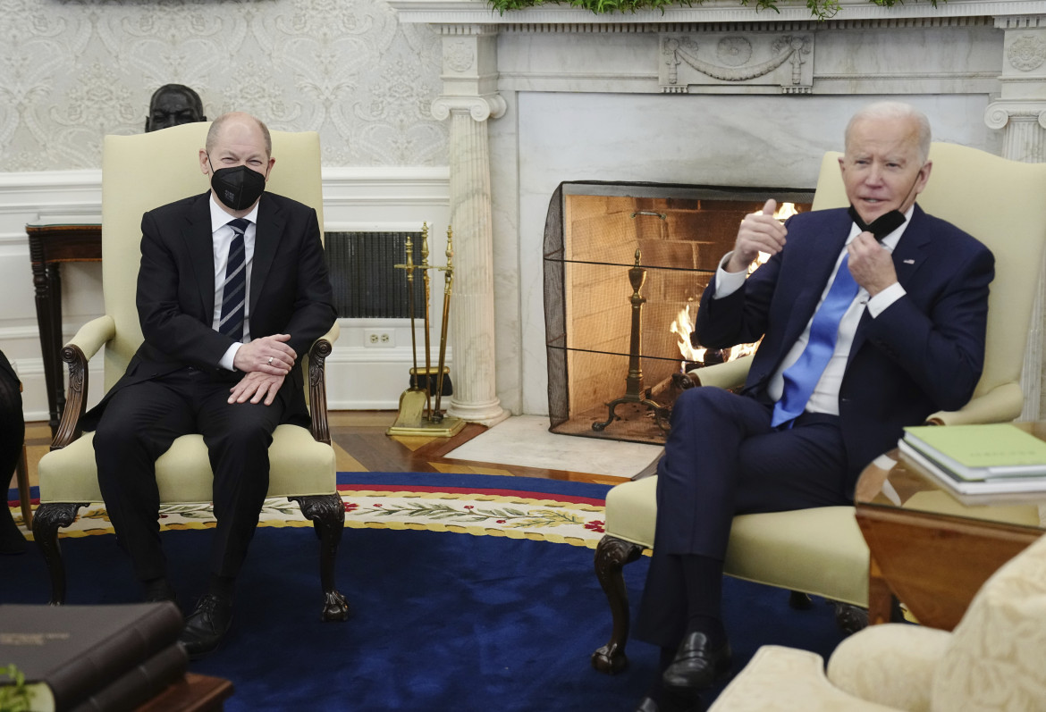 Soldati in Lituania e caccia, Biden «blinda» Scholz