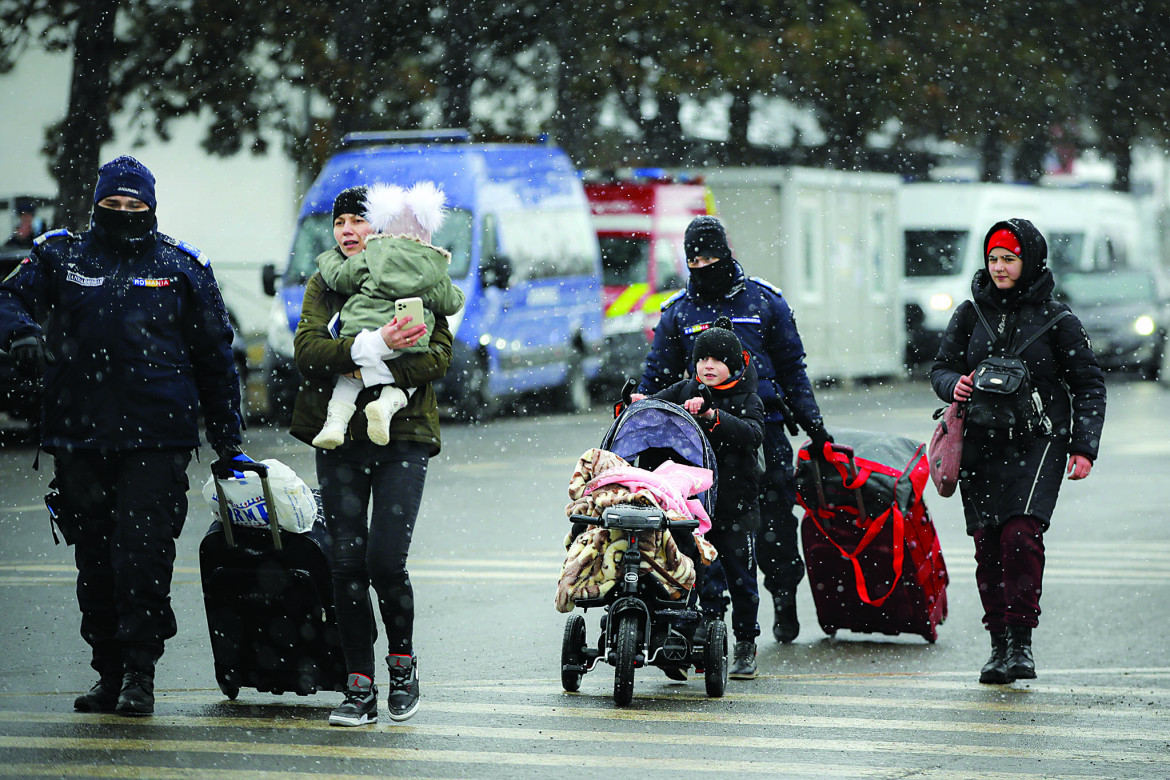 In Romania tende e chiese per ospitare migliaia di profughi