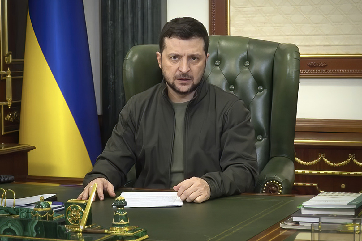 Zelensky: «Prepararsi al rischio nucleare»