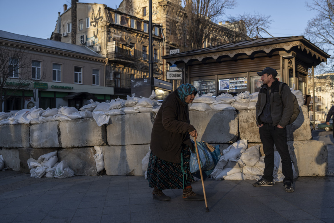 Odessa stretta tra cielo e terra