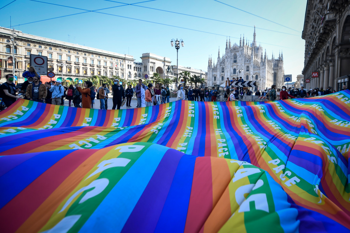 Milano: «Basta armi, investire sulla transizione ecologica»