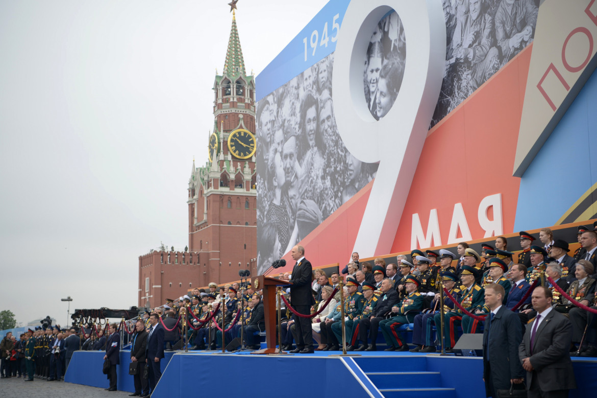 foto putin piazza rossa