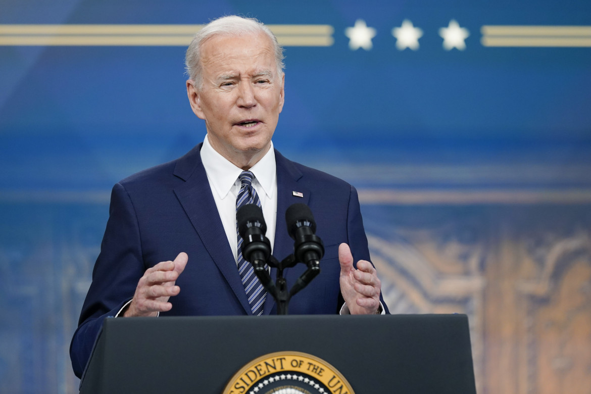 Una corte conservatrice sospende il condono del debito studentesco di Biden