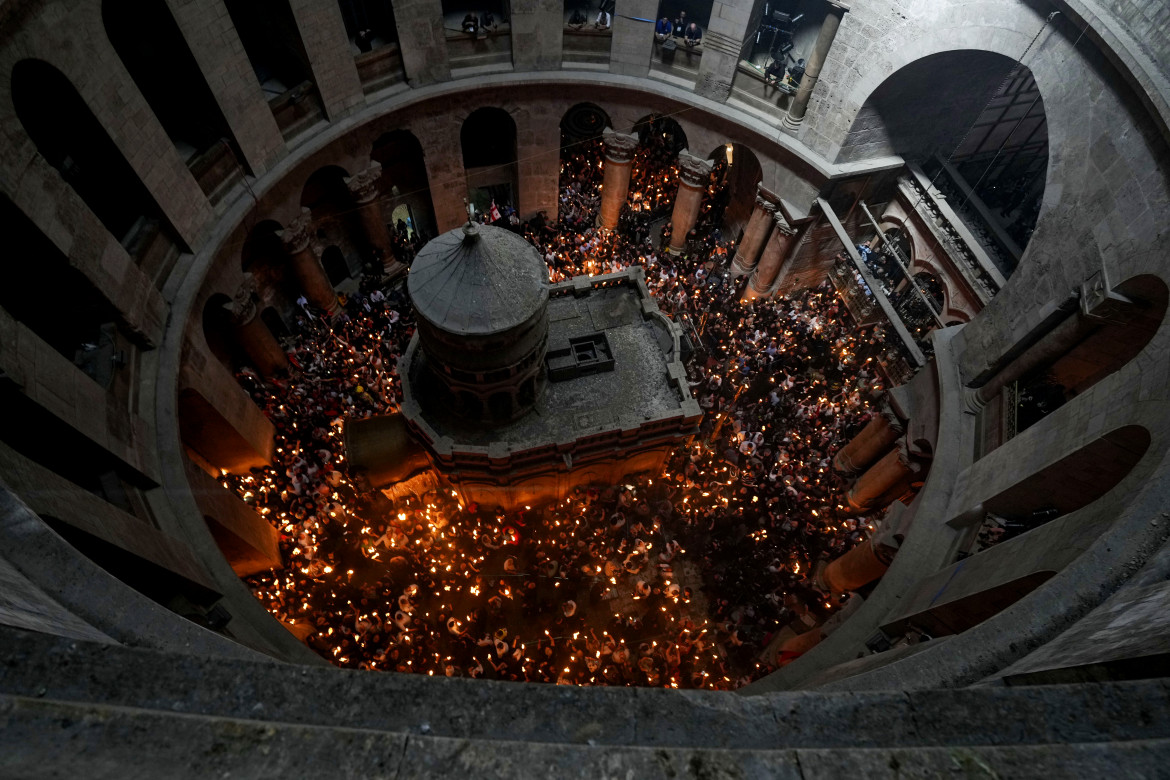 Il «Fuoco santo» di Gerusalemme aggrava lo scontro tra le chiese di Russia e Ucraina