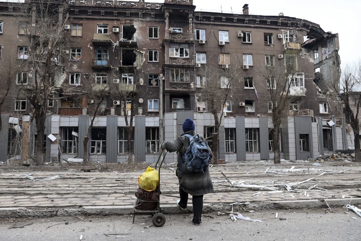 Nel sud cuore della guerra, tra missili e «referendum»