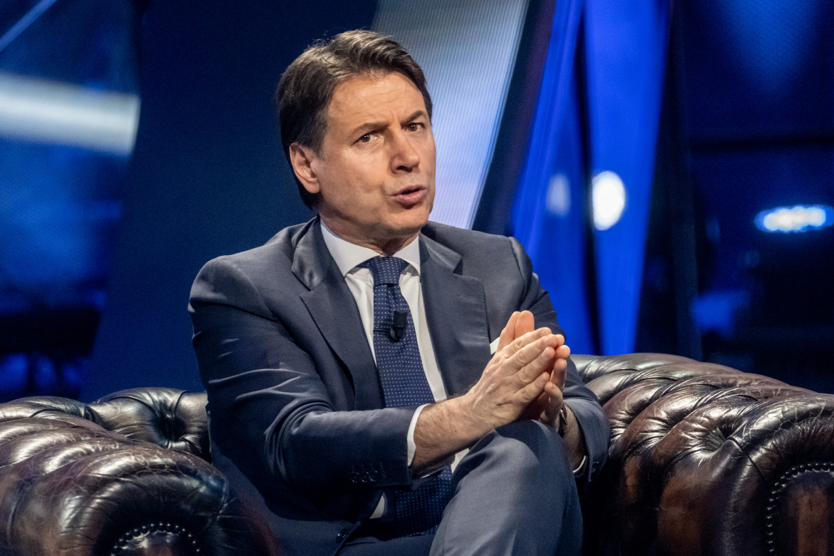 Conte frena Draghi sulle armi: «Riferisca in Parlamento»