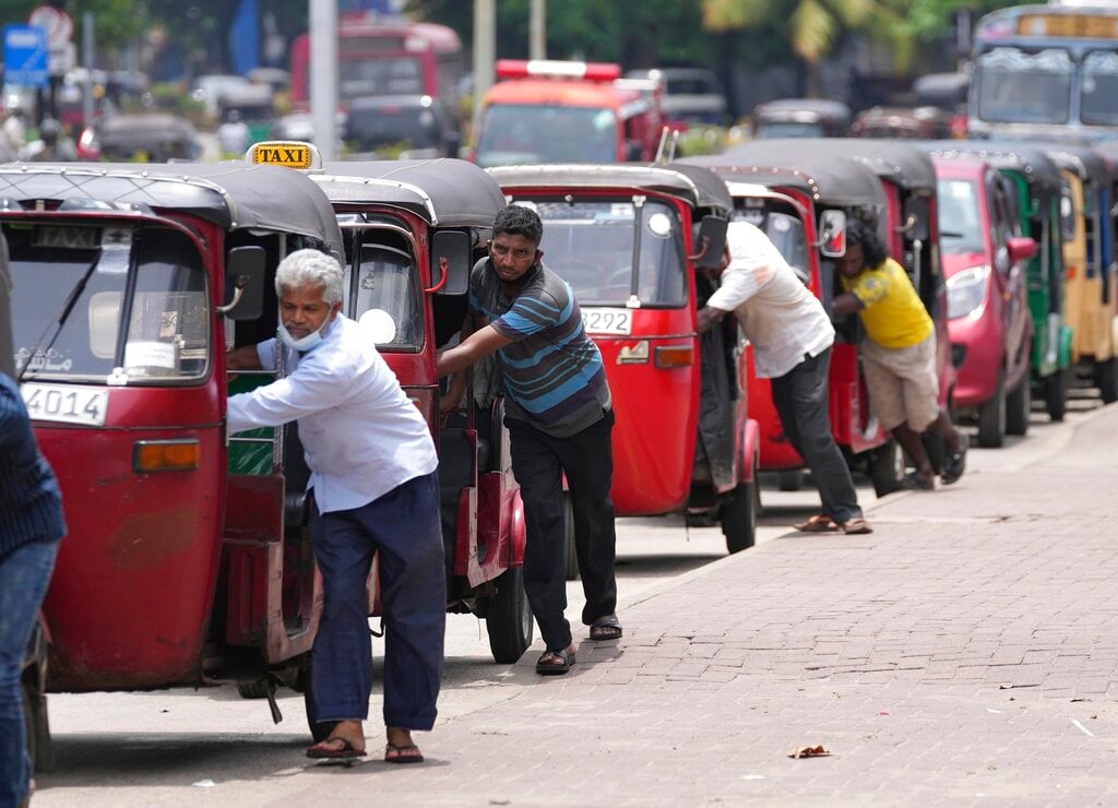 Sri Lanka in default economico: proteste contro la famiglia Rajapaksa