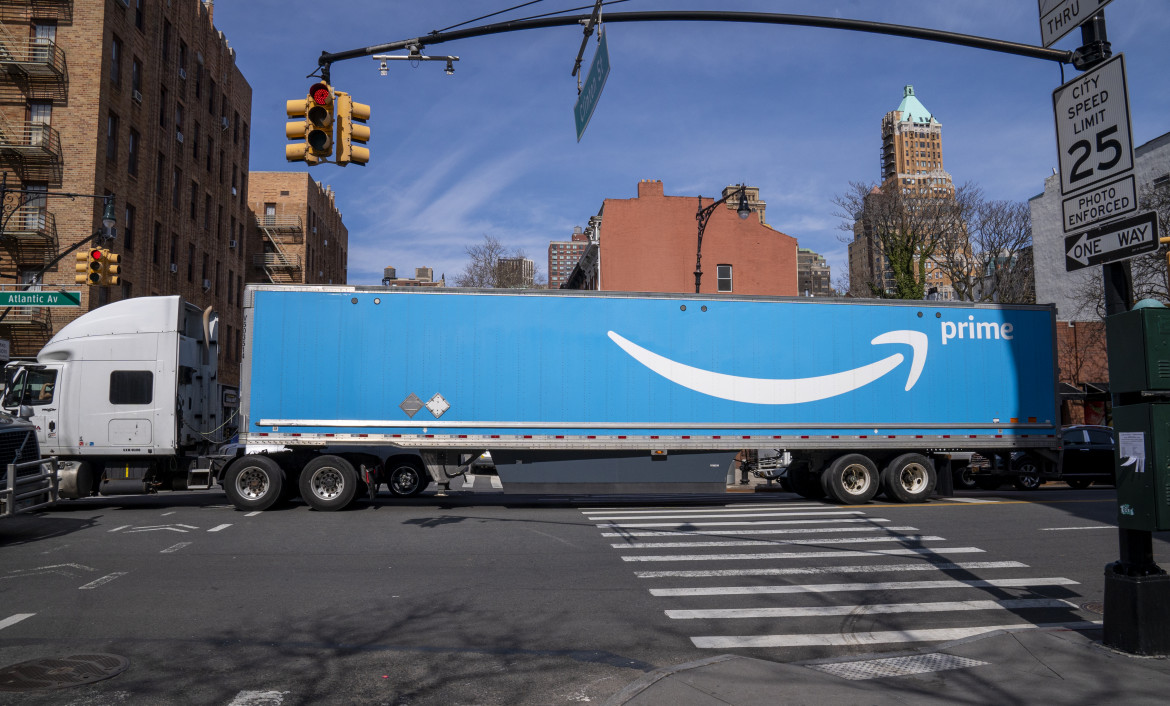 Una consegna Amazon a New York, foto Getty Images