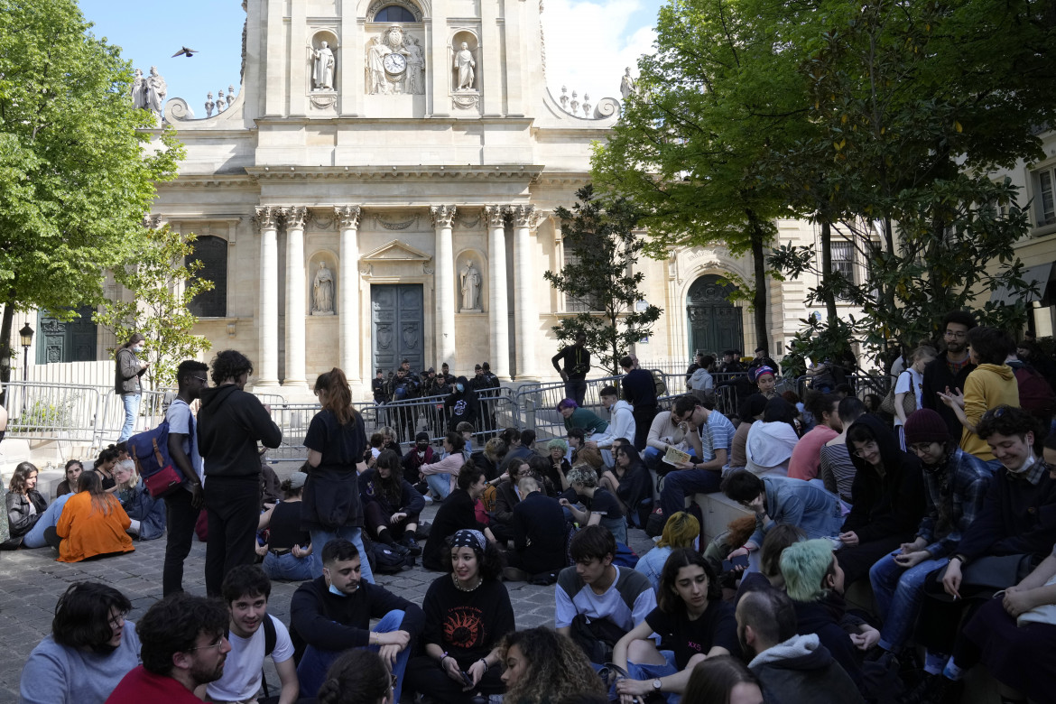 Francia verso il ballottaggio, l’incognita studenti, ecologisti e insoumise