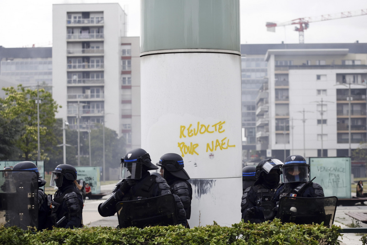 Stato di emergenza francese, una storia lunga e coloniale