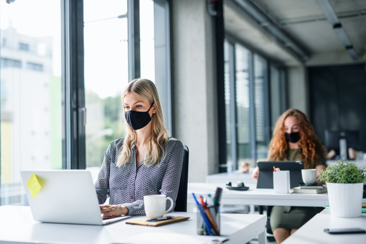 Mascherine al lavoro fino a fine giugno