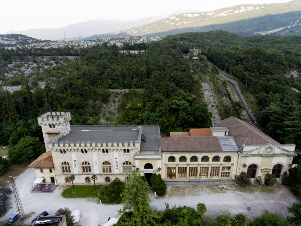 Centrale Fies apre le porte, la performance è di casa