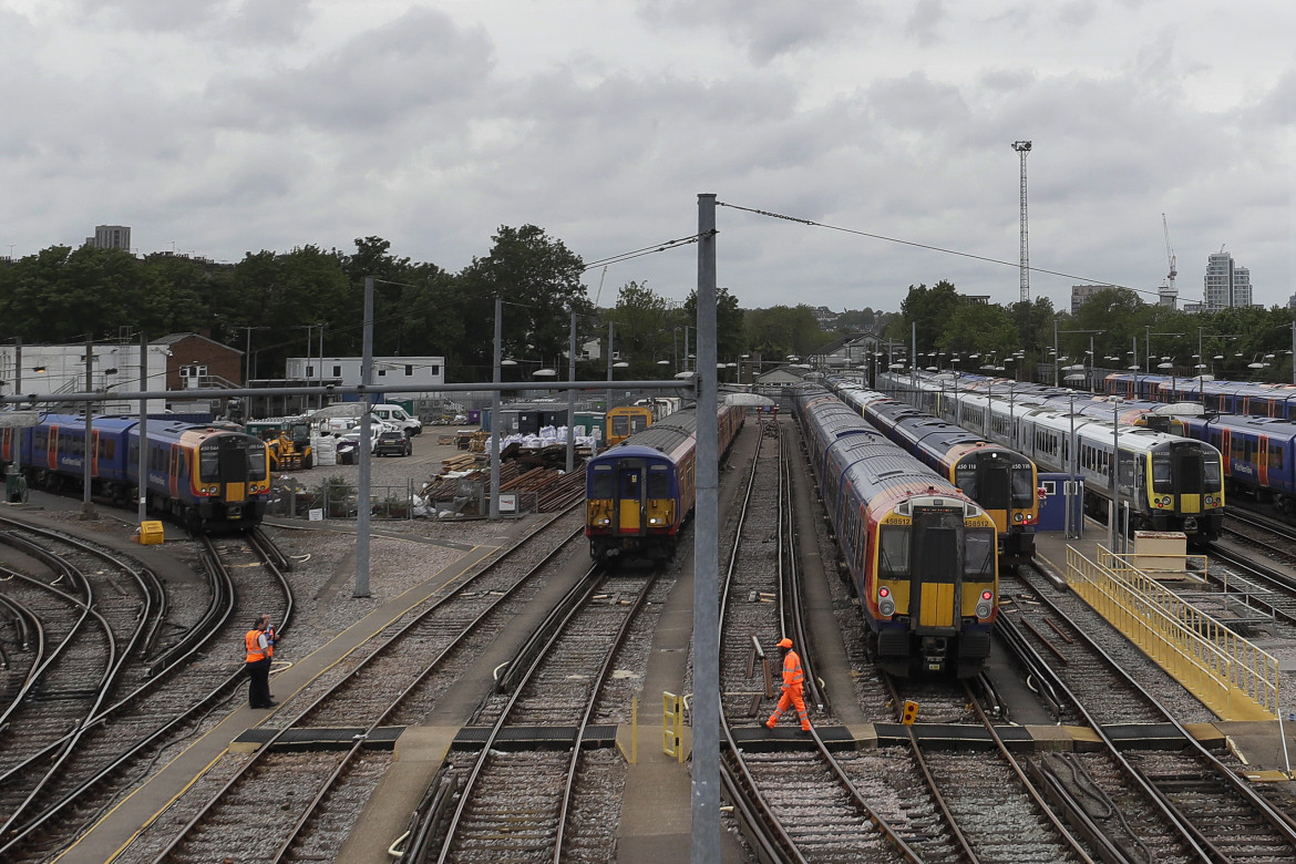 Gb, l’estate calda dei trasporti si fermano treni e metro