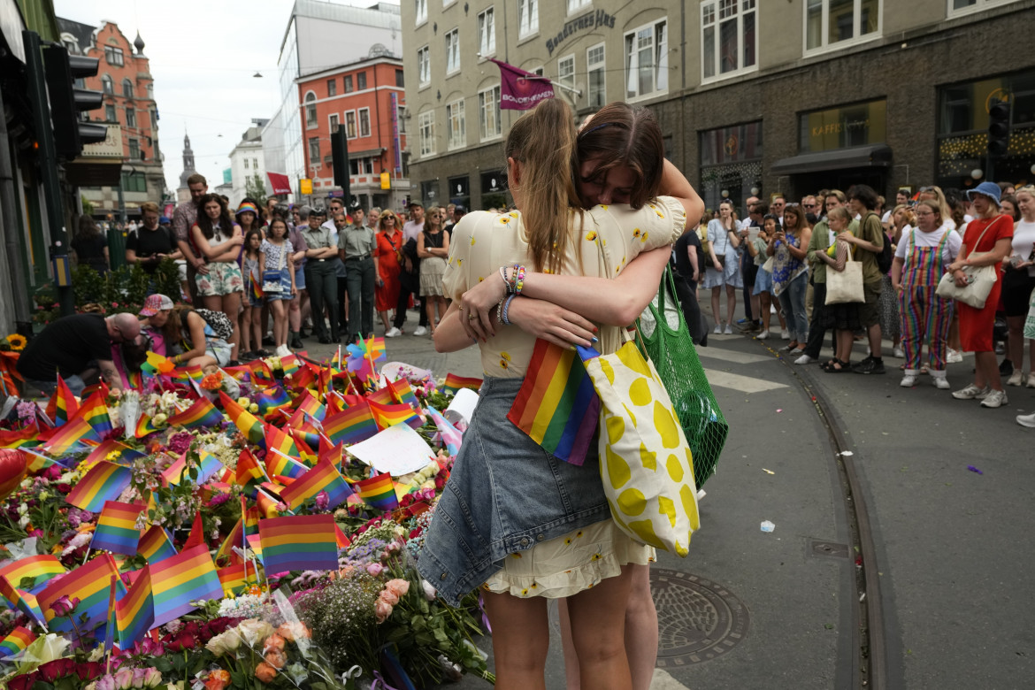 Oslo, attacco nei locali Lgbtqi+: 2 morti e 21 feriti