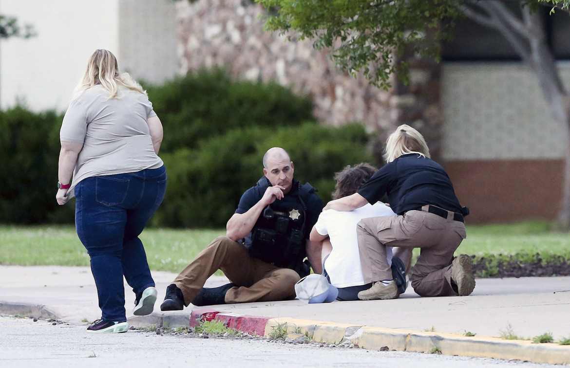 Sparatoria di massa all’ospedale di Tulsa, in Oklahoma