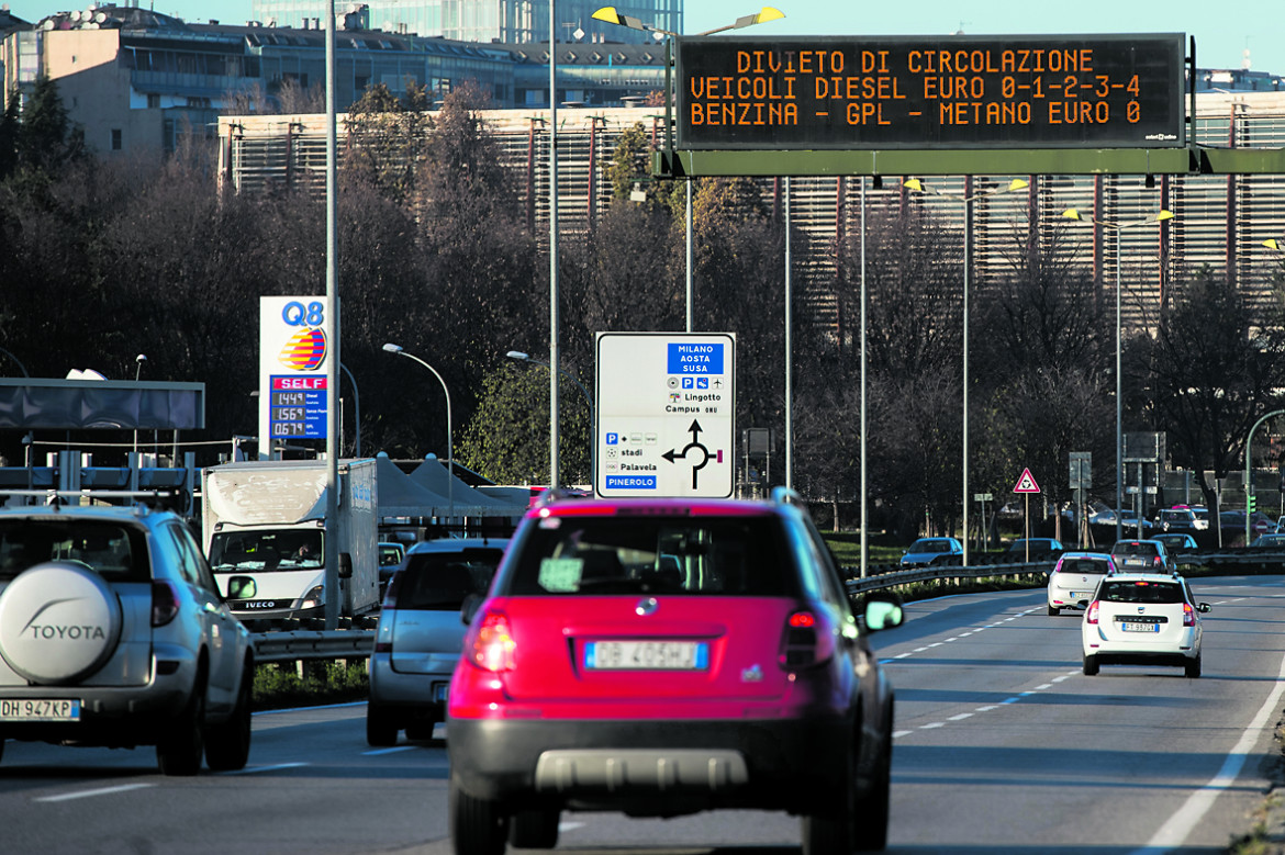 Stop alle auto a benzina, no alla riduzione delle emissioni di C02