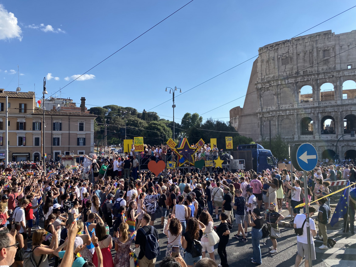 Il rumore del Pride contro il silenzioso deserto dei diritti