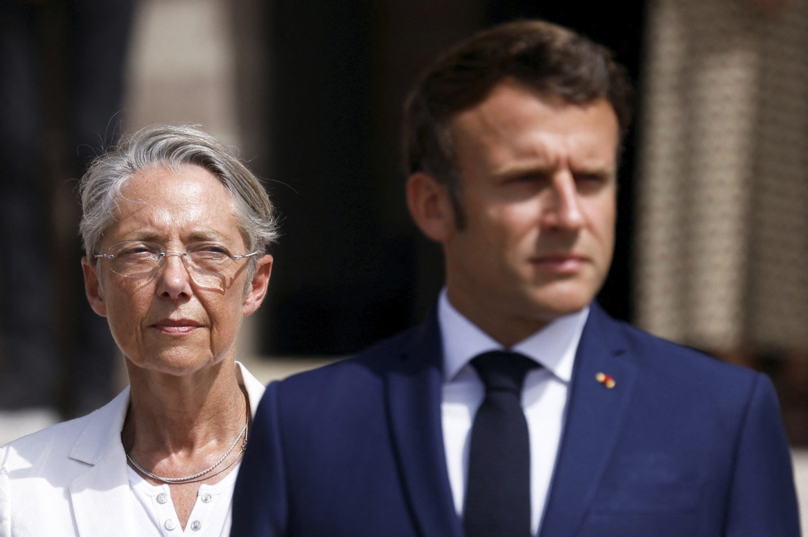 Prima ministra sulla graticola. Il dilemma di Macron