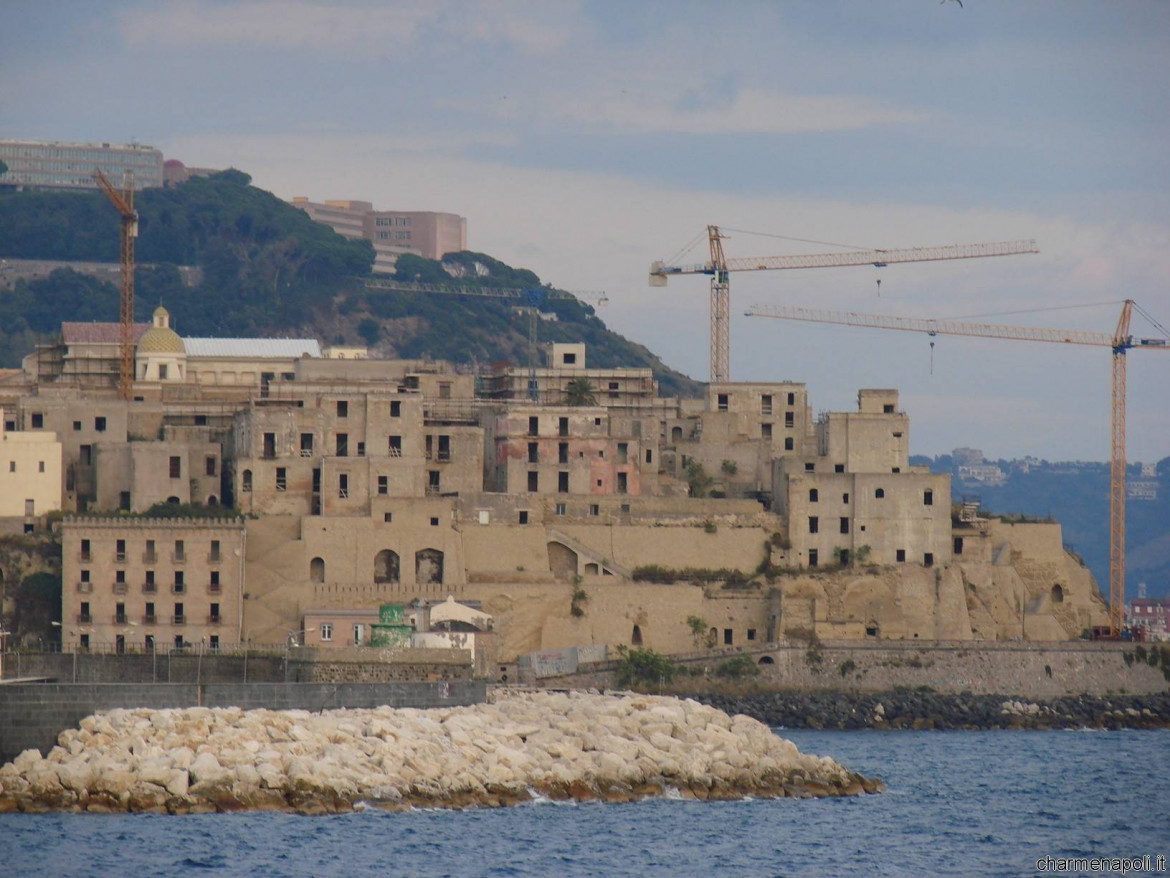 Pozzuoli, nuova tegola per il sindaco uscente: sesso in cambio di buoni spesa