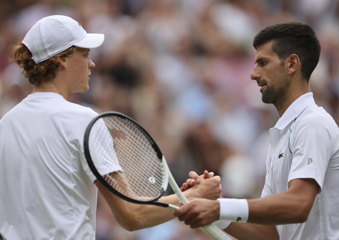 Non è ancora tempo di rivoluzioni, Djokovic batte Sinner in rimonta