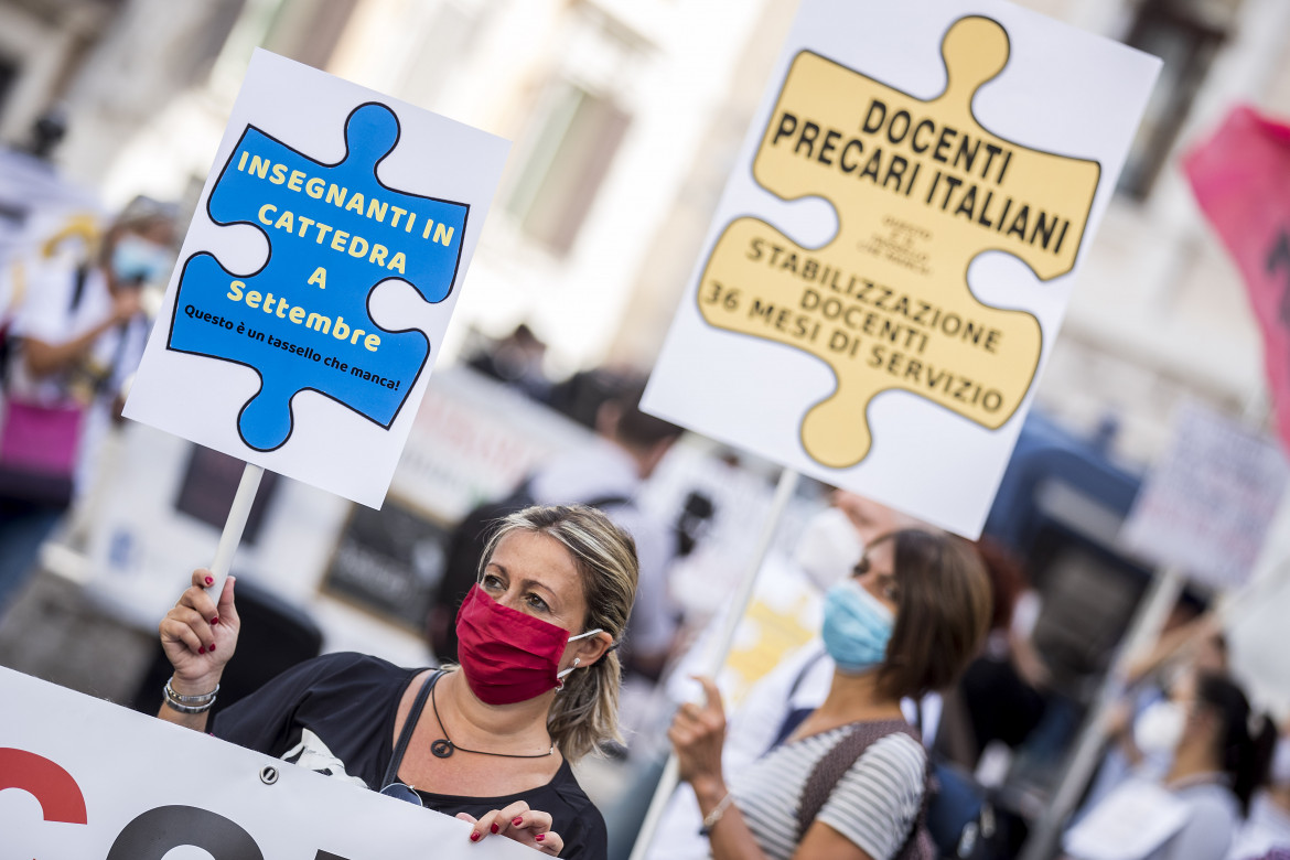 Scuola, l’anno della precarietà record: le vite in bilico di 250 mila docenti