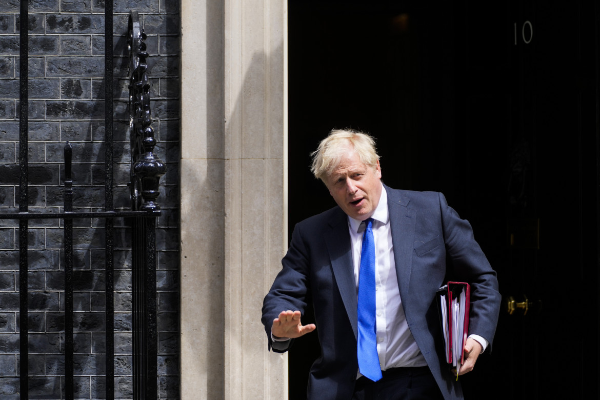 Esodo di ministri, Johnson è quasi ko