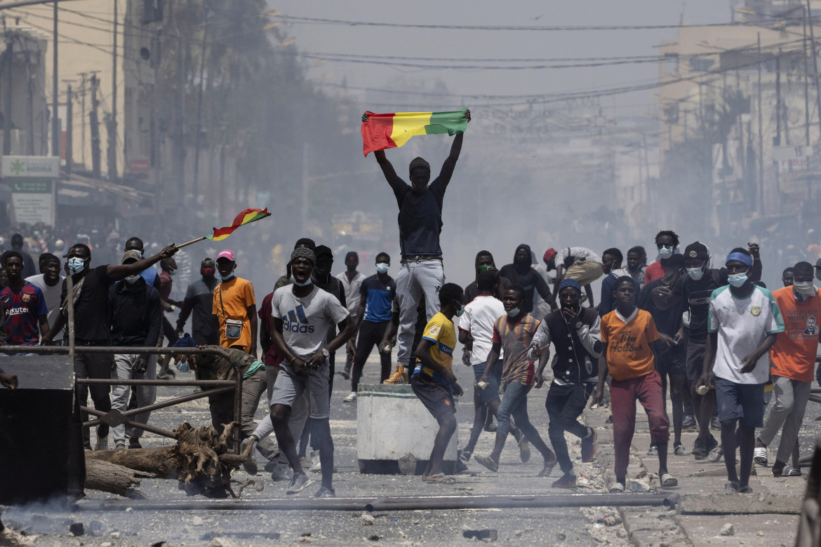 Divieti, scontri e complotti: campagna elettorale incandescente in Senegal