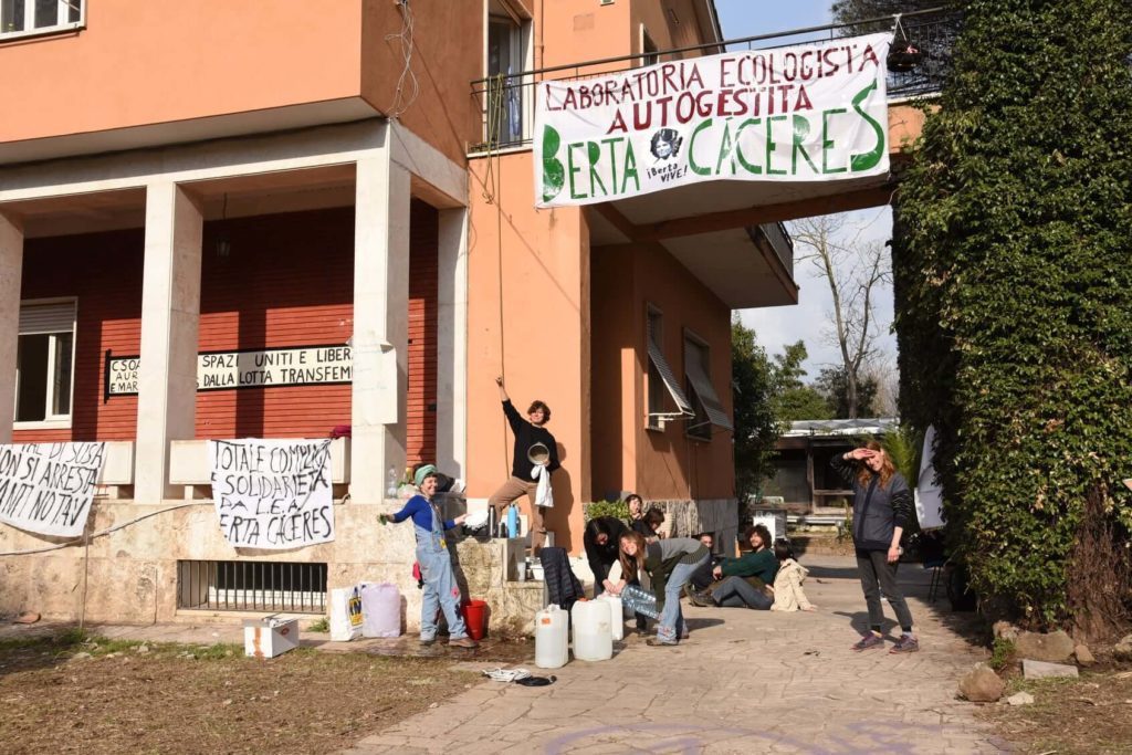 Roma, ri-sgomberata l’occupazione ecologista Berta Cáceres