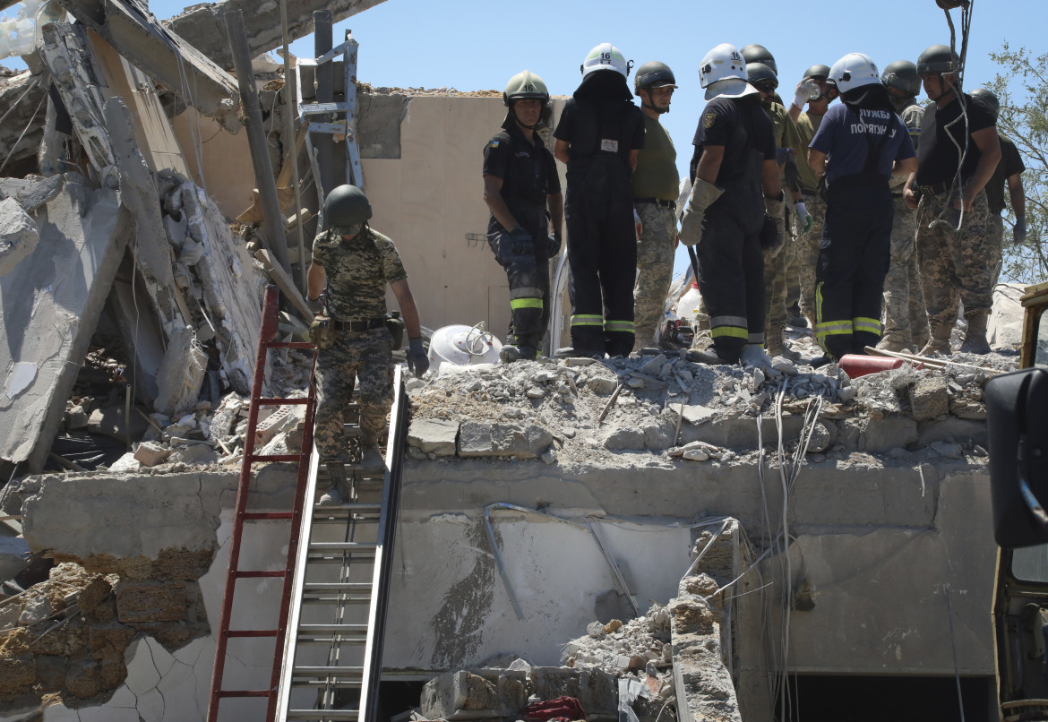 Bombe a sud di Odessa. Rappresaglia russa per l’Isola dei Serpenti