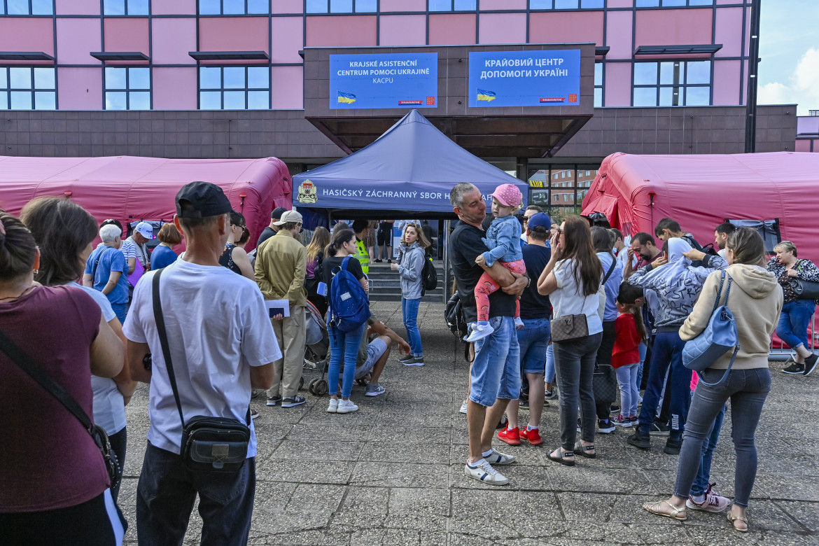 Dieci milioni di ucraini in fuga. Ma l’accoglienza è a rischio