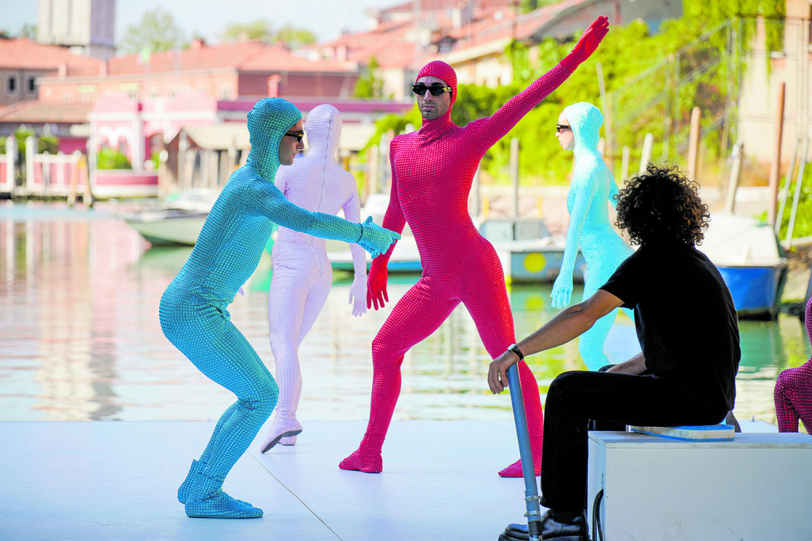 Figure sull’acqua verso l’Arsenale in memoria di Merce Cunningham