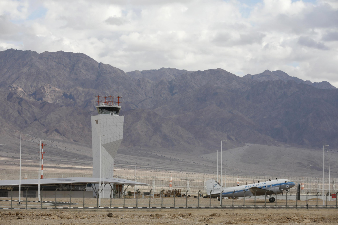 L’occupazione vola: ai palestinesi un aeroporto-farsa