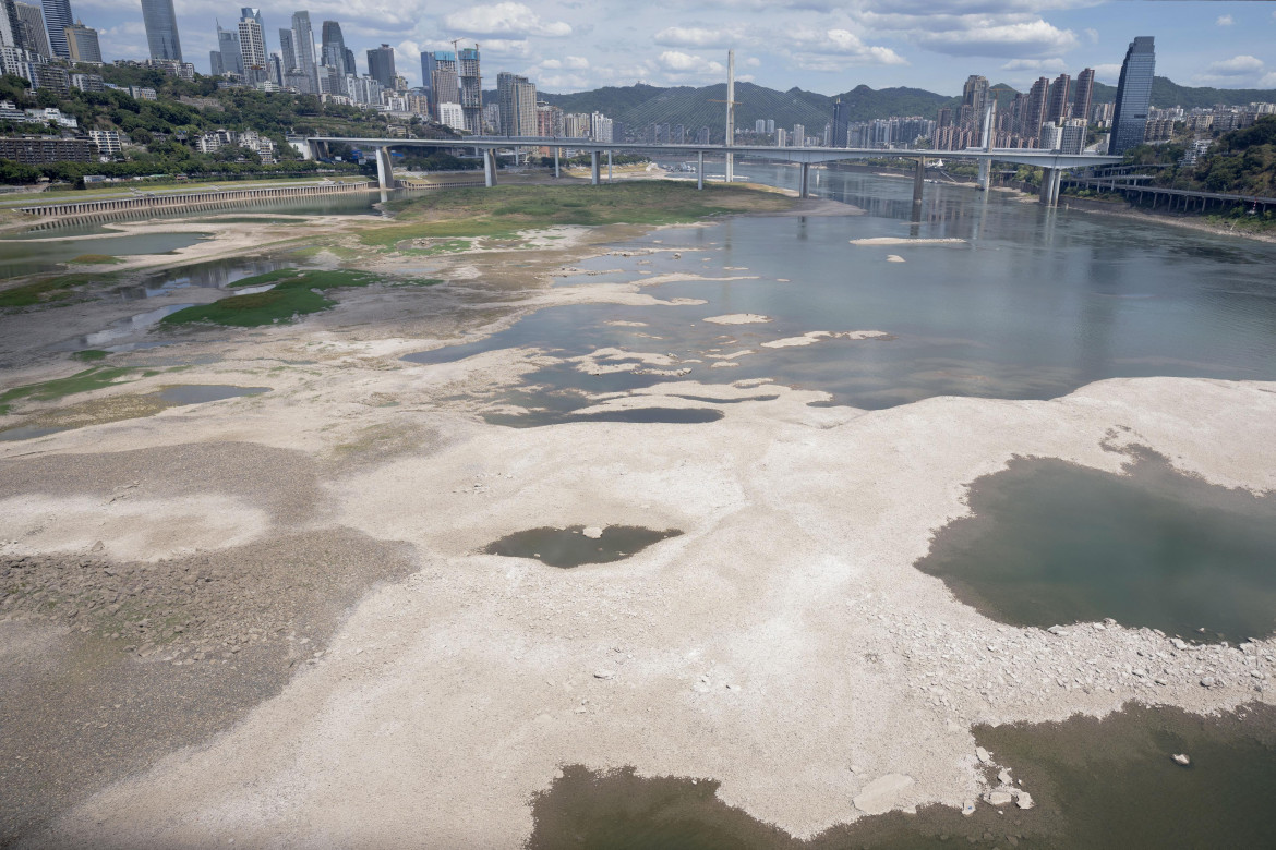 Una siccità mai vista. E senza acqua la Cina spegne anche la luce