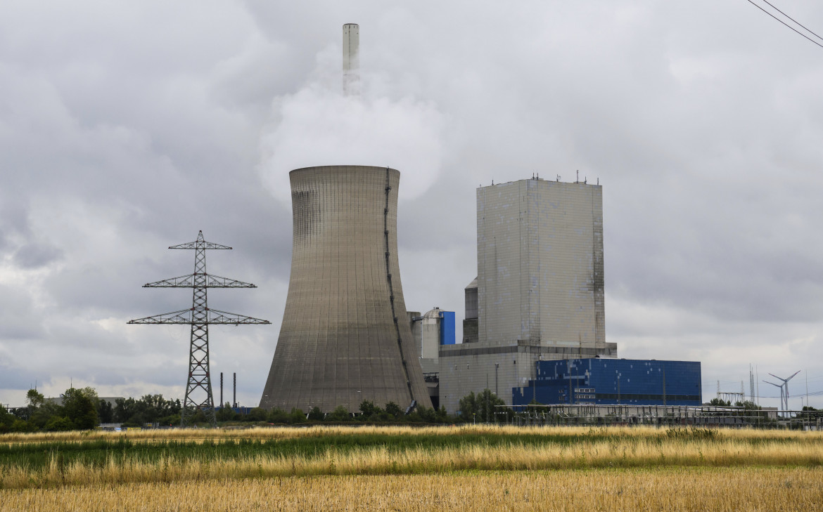 La torre di raffreddamento della centrale a carbone di Mehrum foto Ap