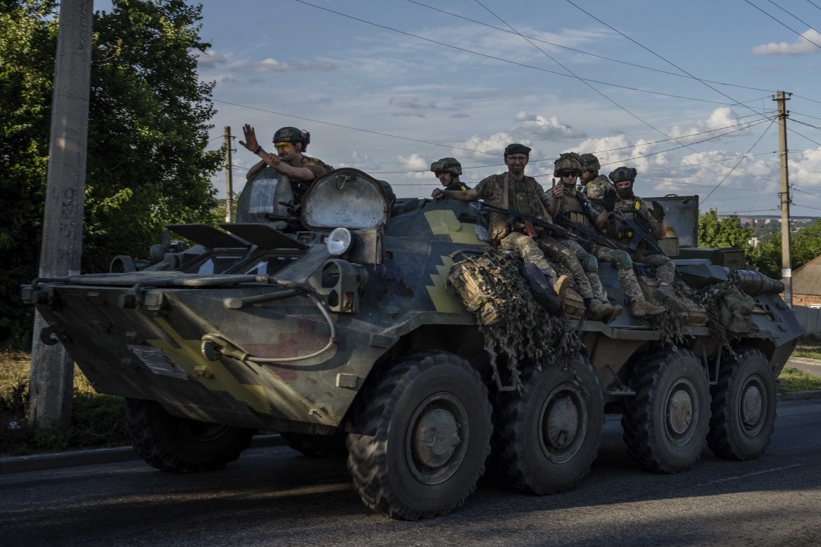 Bombardata la base russa in Crimea, la prima volta di Kiev